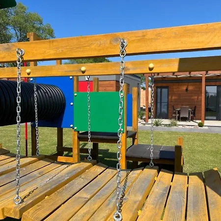 Cisza Village / Blisko Natury Feriehus *