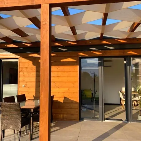 Dom wakacyjny Cisza Village / Blisko Natury