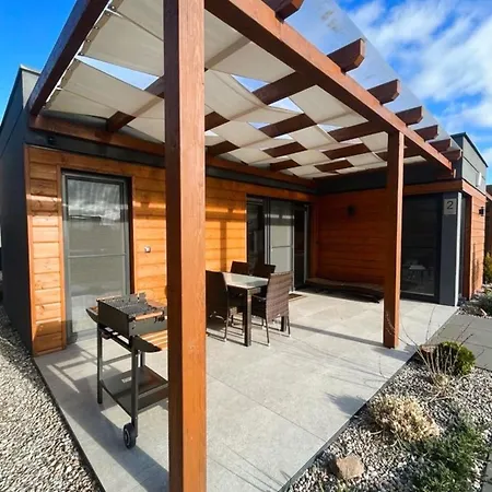 Feriehus Cisza Village / Blisko Natury