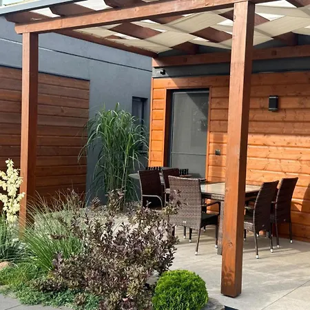 Feriehus Cisza Village / Blisko Natury