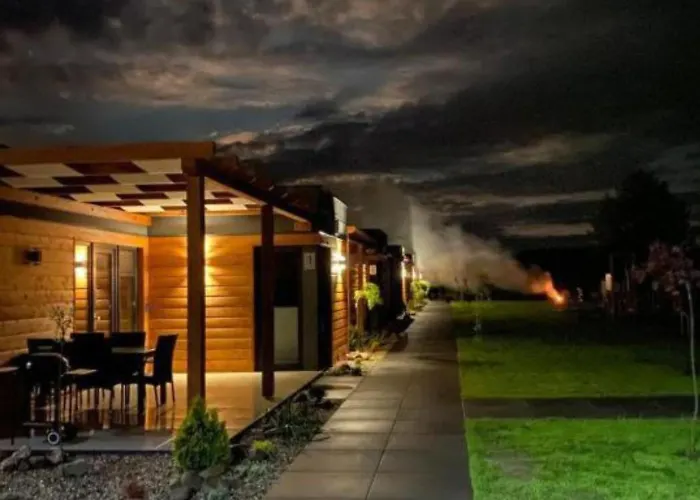 Cisza Village / Blisko Natury 別荘 Nowecin