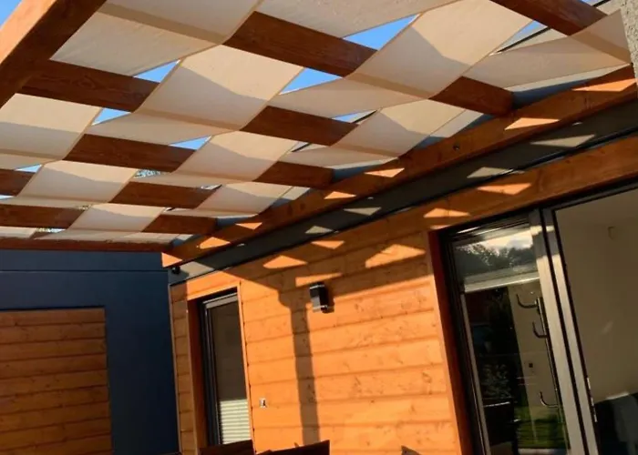 Cisza Village / Blisko Natury 別荘 Nowecin