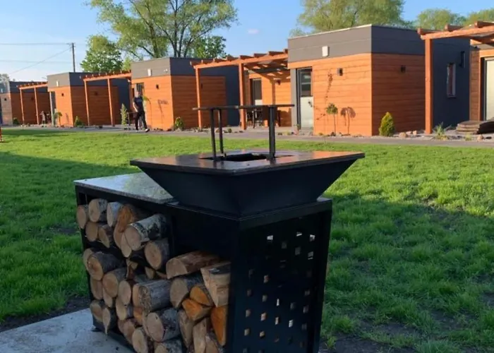 Cisza Village / Blisko Natury 別荘 Nowecin